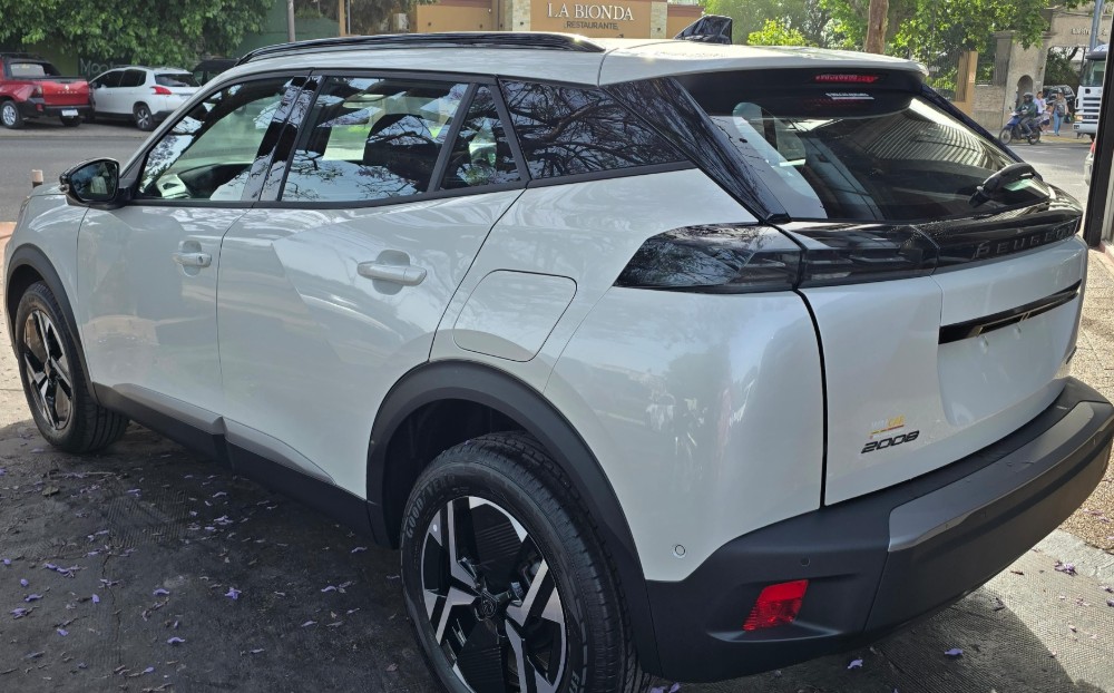 Peugeot 2008 ALLURE — foto 2